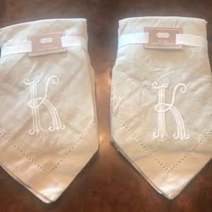 8 cotton napkins monogrammed with capital K.